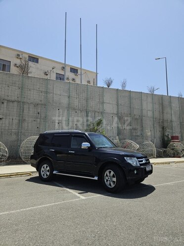 Mitsubishi Pajero-2