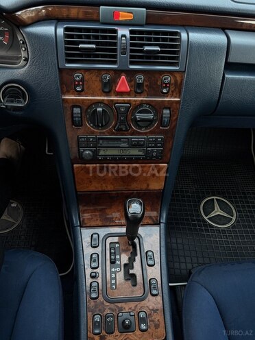 Mercedes E 240 1998, 278,000 km - 2.4 l - Bakı