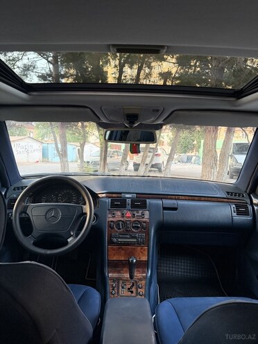 Mercedes E 240 1998, 278,000 km - 2.4 l - Bakı