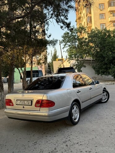 Mercedes E 240 1998, 278,000 km - 2.4 l - Bakı