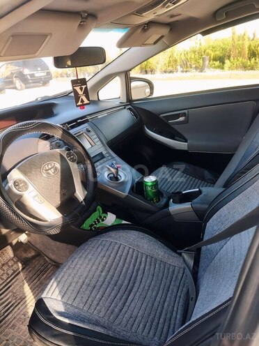 Toyota Prius-5