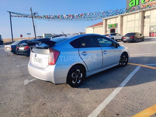 Toyota Prius-4