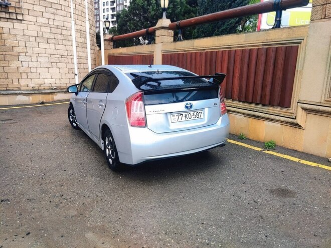 Toyota Prius-11