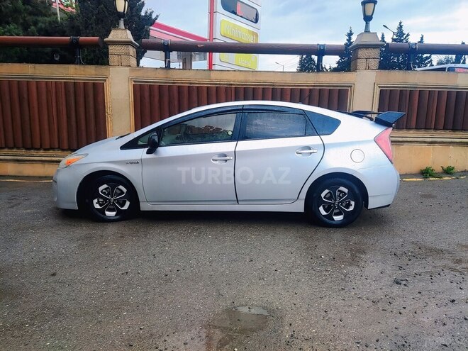 Toyota Prius-2