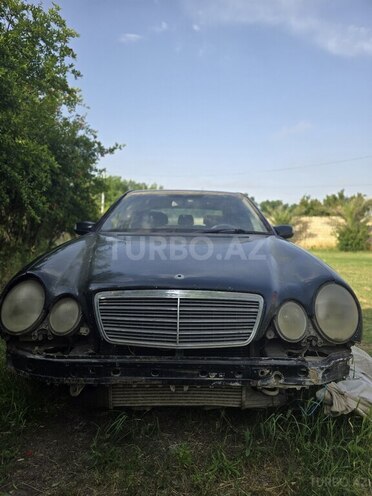 Mercedes E 220 d 2002, 354,000 km - 2.2 l - Bakı