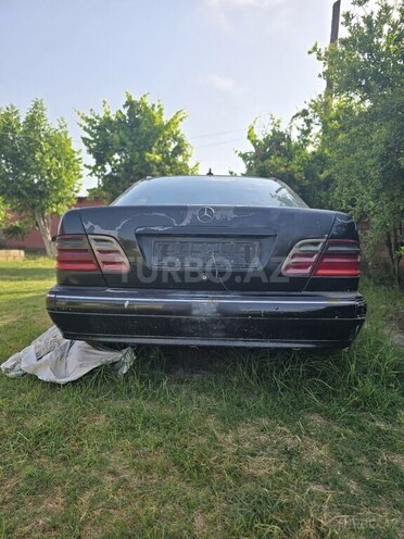Mercedes E 220 d 2002, 354,000 km - 2.2 l - Bakı