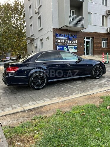 Mercedes E 200 4MATIC-4