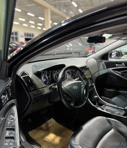 Hyundai Sonata-14