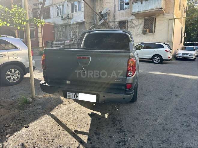 Mitsubishi L200 2015, 290,000 km - 2.5 l - Bakı