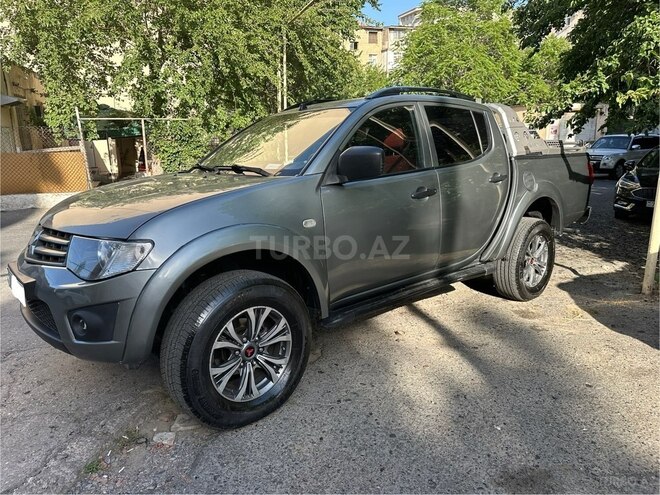 Mitsubishi L200 2015, 290,000 km - 2.5 l - Bakı