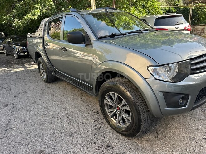 Mitsubishi L200 2015, 290,000 km - 2.5 l - Bakı