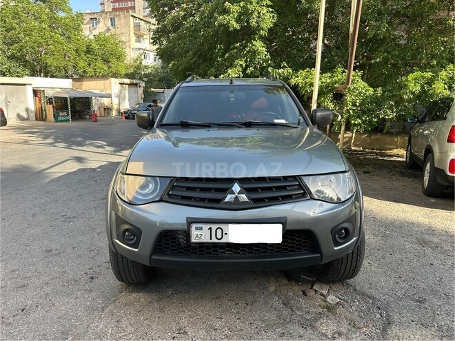 Mitsubishi L200 2015, 290,000 km - 2.5 l - Bakı