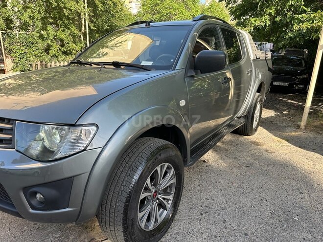 Mitsubishi L200 2015, 290,000 km - 2.5 l - Bakı