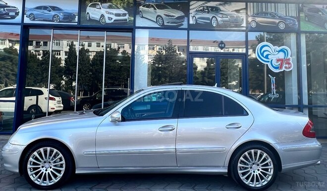 Mercedes E 240-11