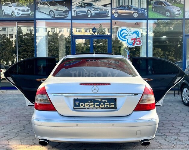 Mercedes E 240-13