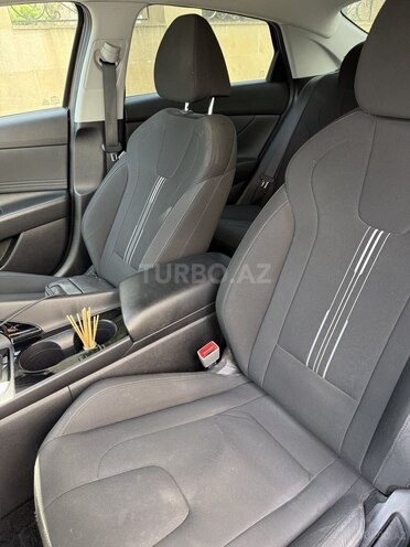 Hyundai Elantra-12