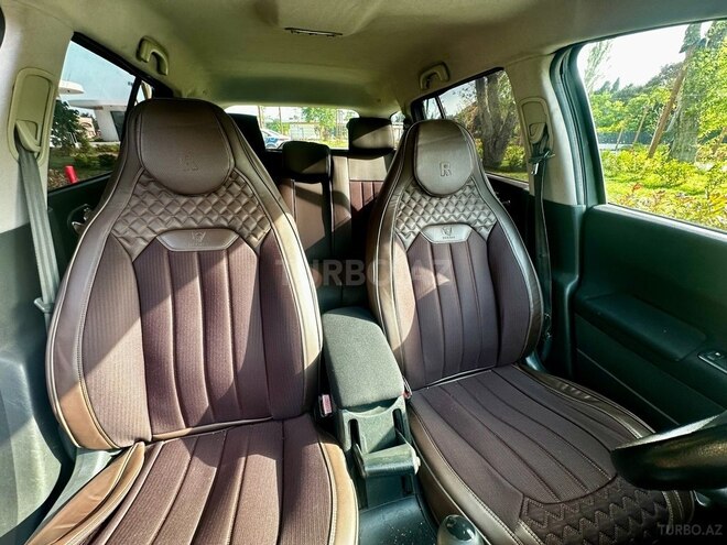 Renault Megane-12