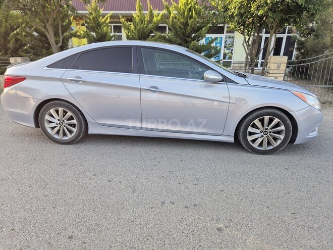 Hyundai Sonata 2014, 119,643 km - 2.0 l - Salyan