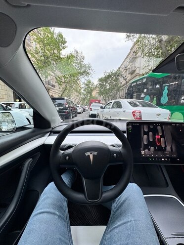 Tesla Model 3 2023, 27,000 km - 0.0 l - Bakı
