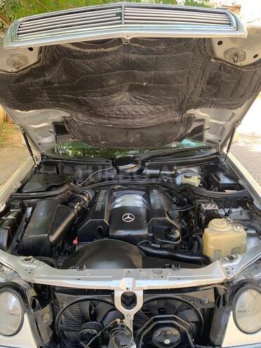 Mercedes E 240 1997, 345,773 km - 2.4 l - Bakı