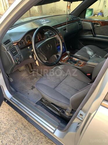 Mercedes E 240 1997, 345,773 km - 2.4 l - Bakı