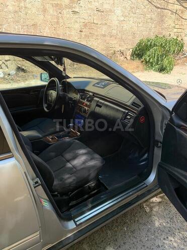Mercedes E 240 1997, 345,773 km - 2.4 l - Bakı