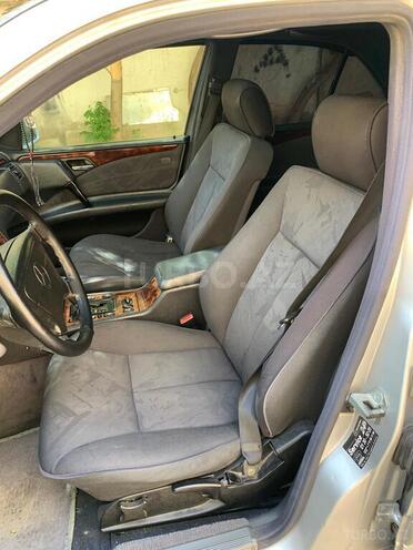 Mercedes E 240 1997, 345,773 km - 2.4 l - Bakı