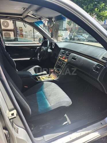 Mercedes E 240 1999, 453,580 km - 2.4 l - Bakı