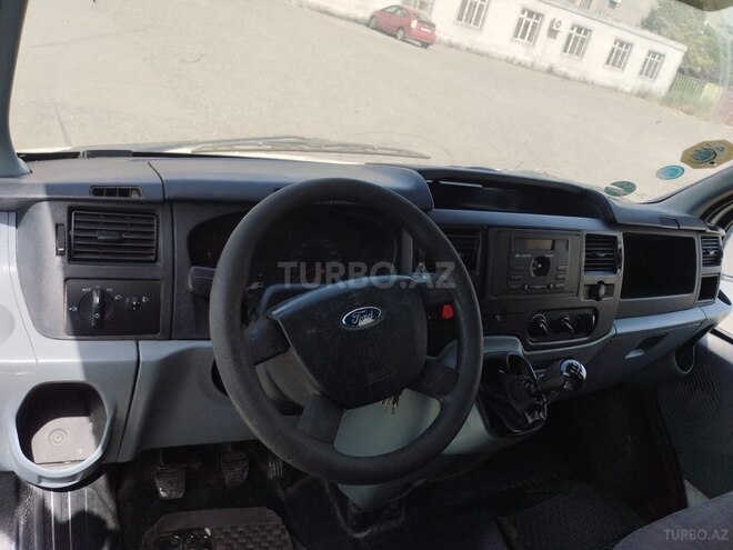 Ford Transit-5