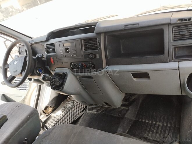 Ford Transit-6
