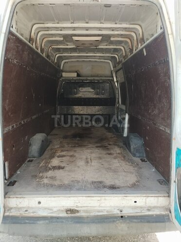 Ford Transit-9