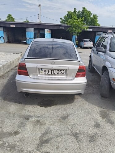 Opel Vectra-4