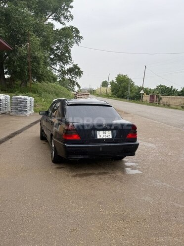 Mercedes C 200 2000, 340,000 km - 2.0 l - Qusar