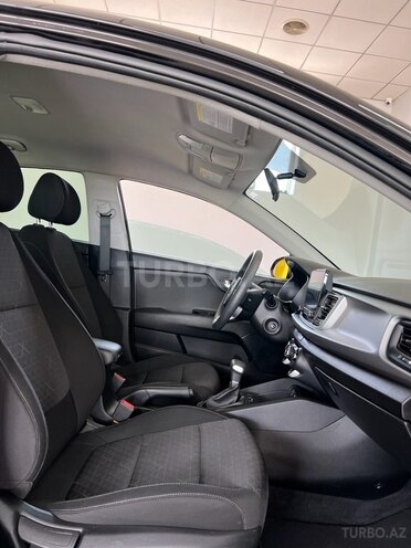 Kia Rio-10