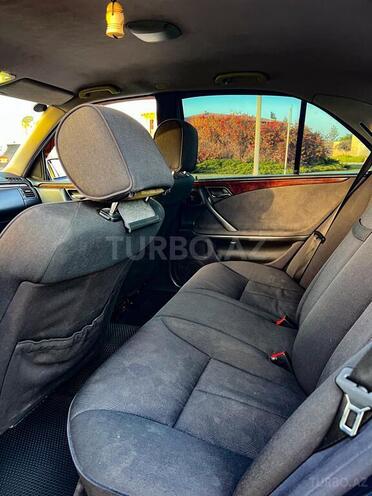 Mercedes E 220 d 2000, 283,588 km - 2.2 l - Bakı