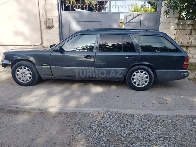 Mercedes E 220 1995, 326,200 km - 2.2 l - Bərdə