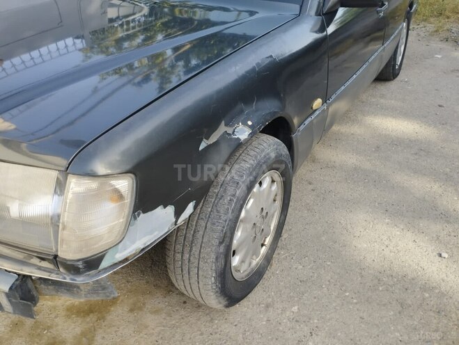 Mercedes E 220 1995, 326,200 km - 2.2 l - Bərdə