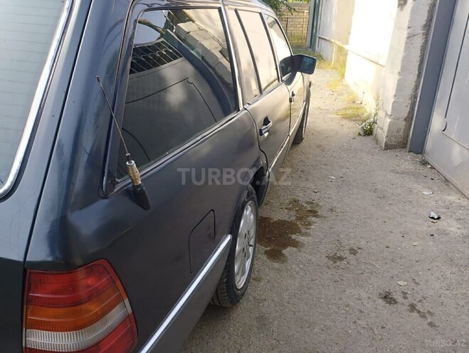 Mercedes E 220 1995, 326,200 km - 2.2 l - Bərdə