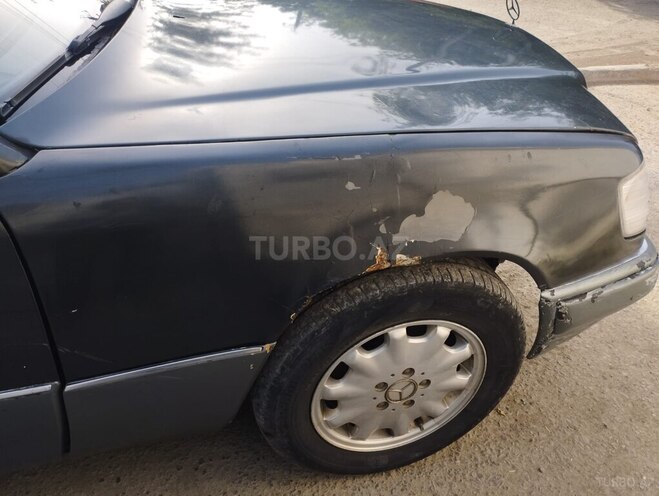 Mercedes E 220 1995, 326,200 km - 2.2 l - Bərdə