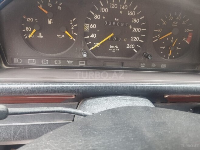 Mercedes E 220 1995, 326,200 km - 2.2 l - Bərdə