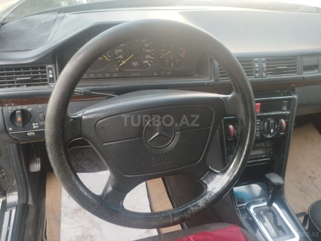 Mercedes E 220 1995, 326,200 km - 2.2 l - Bərdə