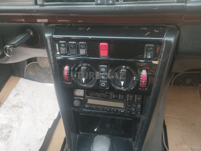 Mercedes E 220 1995, 326,200 km - 2.2 l - Bərdə
