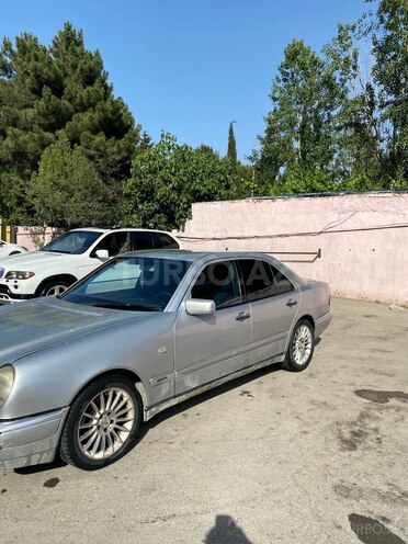 Mercedes E 240 1998, 350,000 km - 2.4 l - Sumqayıt