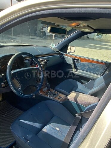 Mercedes E 240 1998, 350,000 km - 2.4 l - Sumqayıt