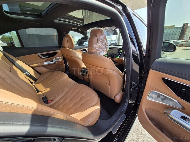 Mercedes E 350 e-11