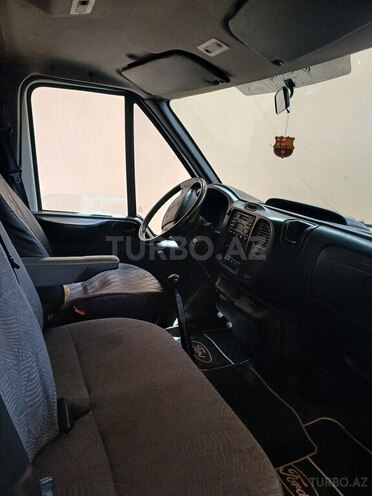 Ford Transit-5