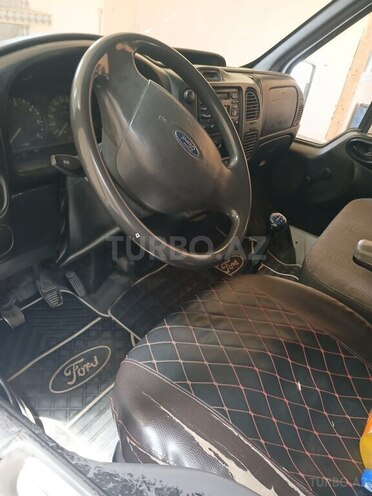 Ford Transit-6