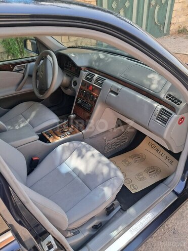Mercedes E 240 1999, 320,000 km - 2.4 l - Sumqayıt