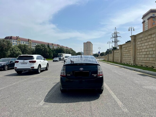 Toyota Prius-5