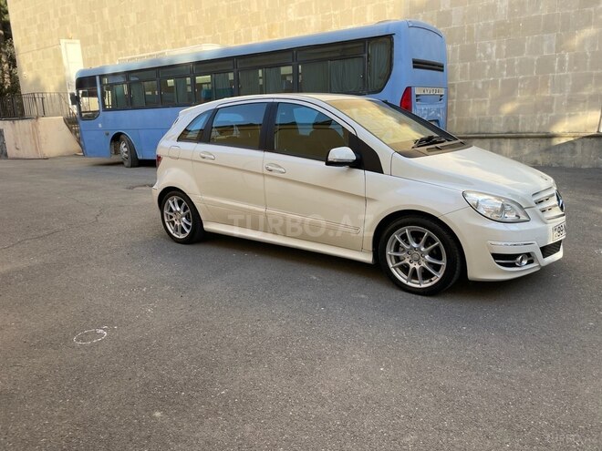 Mercedes B 170 2009, 104,000 km - 1.7 л - Bakı